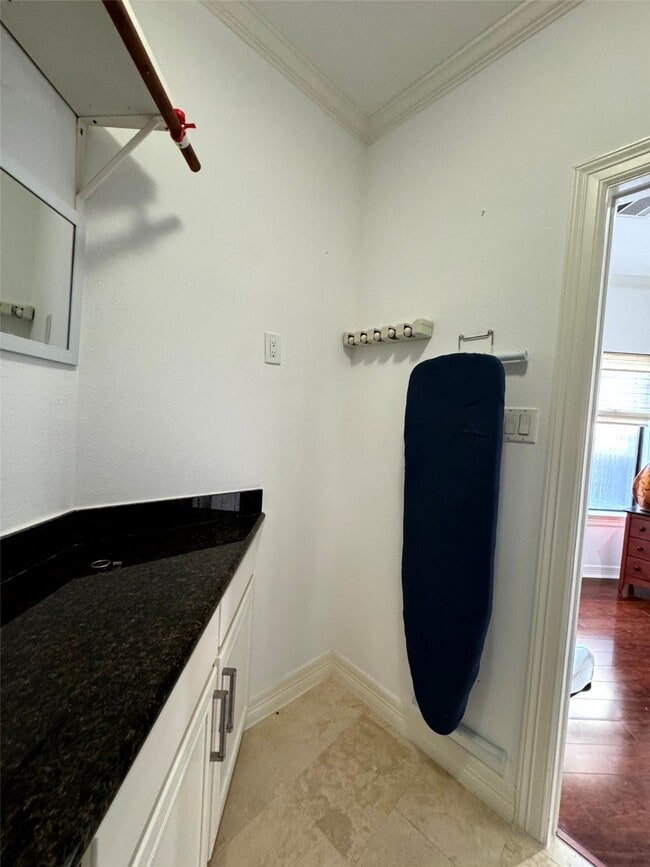 Building Photo - 824 Birdsall St