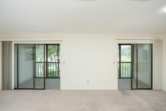 Building Photo - 10 Cristina Ct