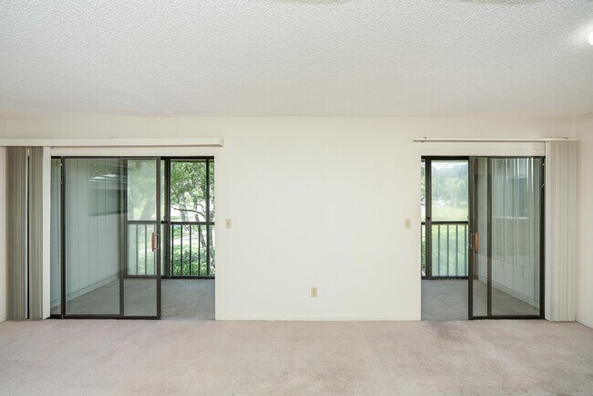 Building Photo - 10 Cristina Ct