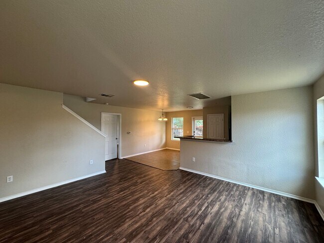 Building Photo - 4-Bedroom Home in Mission Del Lago – Historic South San Antonio