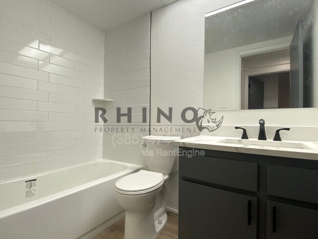 Building Photo - 120 E Utopia Ave