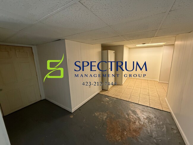 Building Photo - 1148 Lake Dr