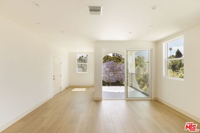 Building Photo - 741 Silver Lake Blvd