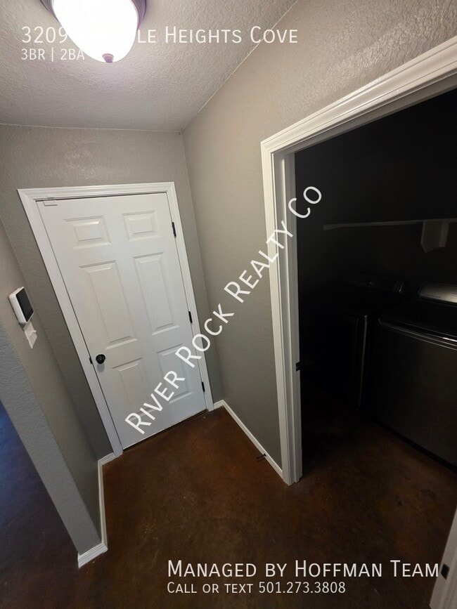 Building Photo - 3209 Miracle Heights Cove