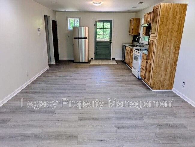 Building Photo - 4421 Kernersville Rd