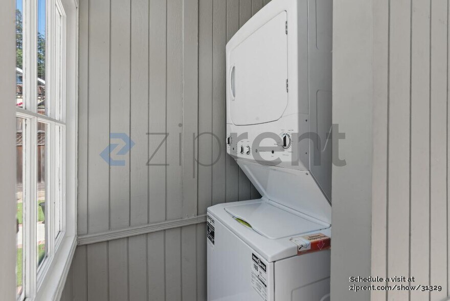 Building Photo - 216 Emerson St