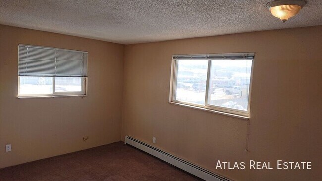 Building Photo - 920 Bishop Ct