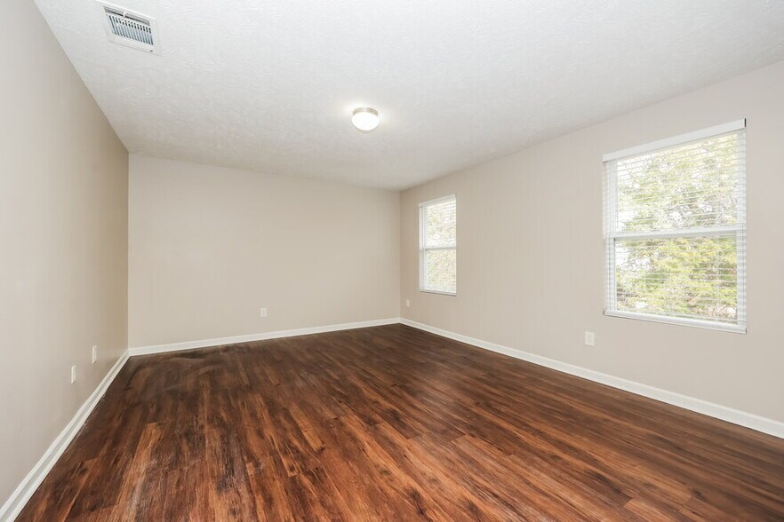 Building Photo - 608 Elderberry Way