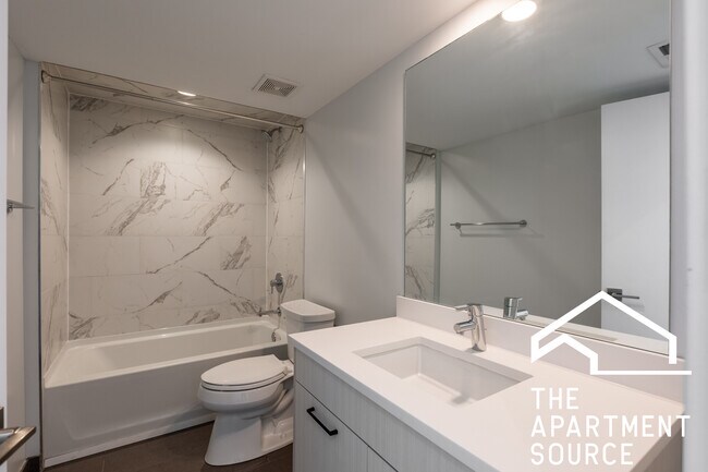 Building Photo - 2247 W Lawrence Ave