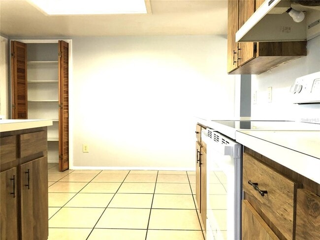 Building Photo - 603 Alton Rd