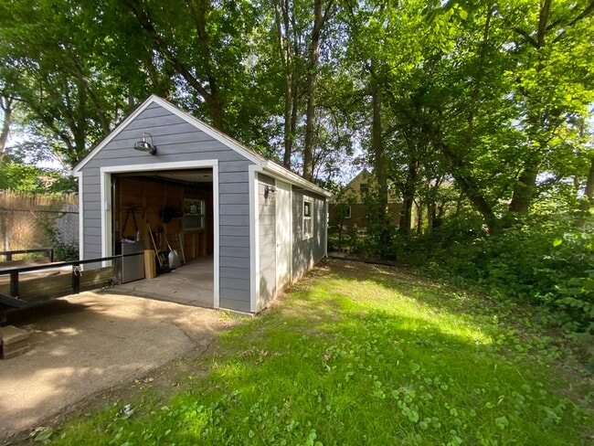 Building Photo - 6903 Buckingham Pl