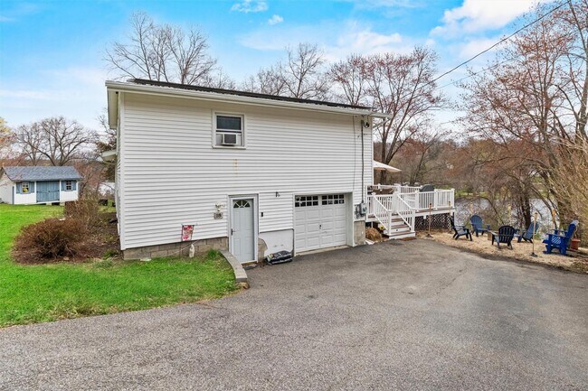 Building Photo - 18 Valley Dr