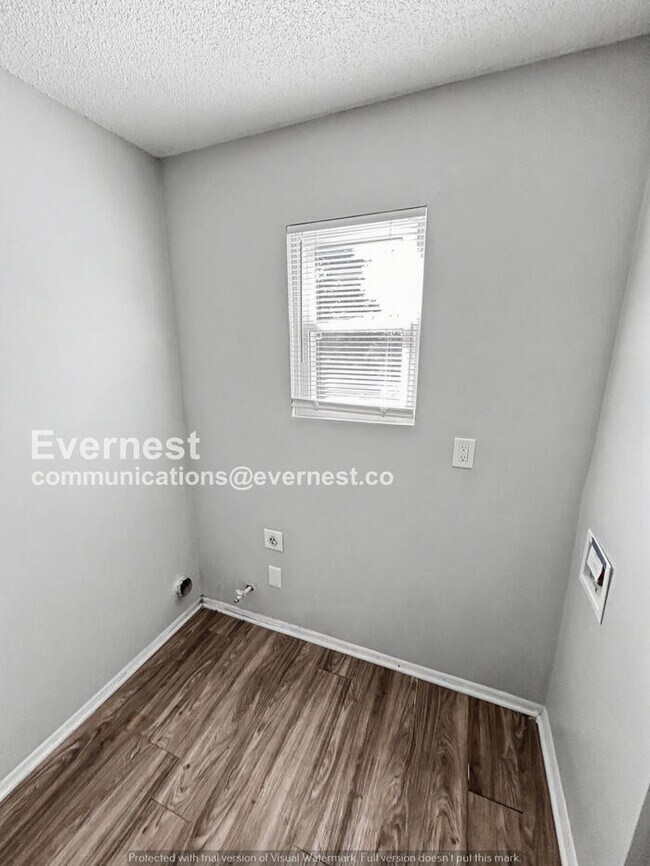 Building Photo - 3 Bed/2.5 Bath Home with Garage / Pet-Friendly / Coming Soon!