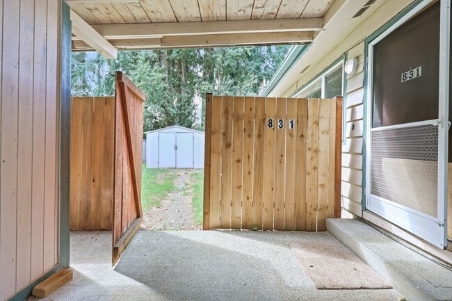Building Photo - Move in ready now! 2 bedrooms 1 bath Tumwa...