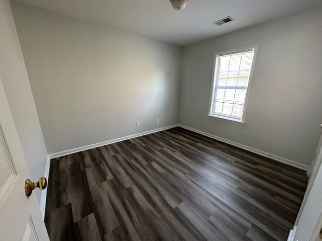 Building Photo - Charming Home