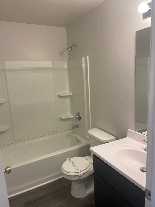 Building Photo - *Pre-leasing* Three Bedroom | Two Bathroom...