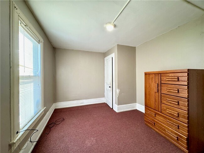 Building Photo - 49 Spruce St