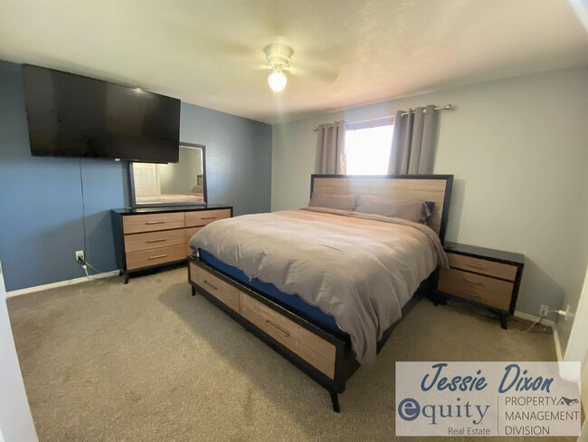 Building Photo - 2014 Jenny Ln.