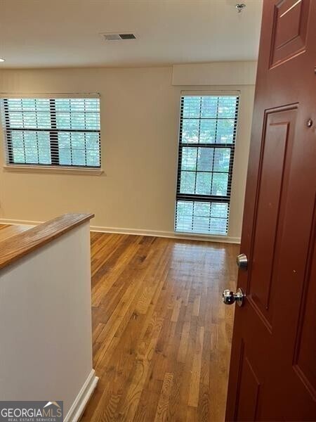 Building Photo - 323 8th St NE