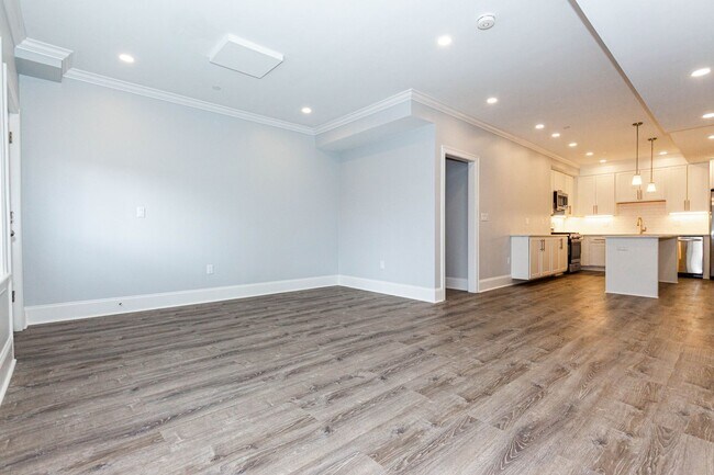 Building Photo - 120 Kenrick St