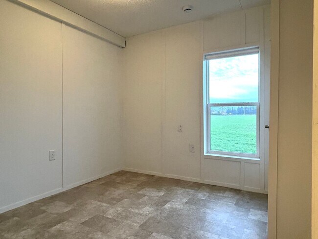 Building Photo - Manufactured House in the Country - Shed Included