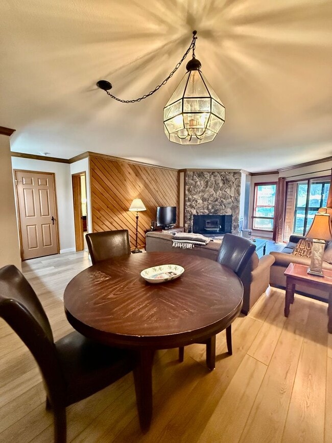 Building Photo - FOR RENT – Aspen Creek Condo in Mammoth Lakes