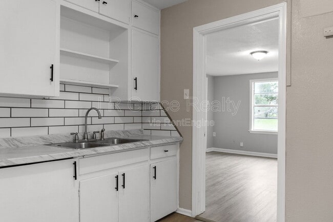 Building Photo - 3905 Hay Ave