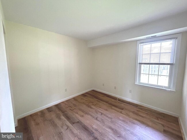 Building Photo - 136 Fairfield Dr