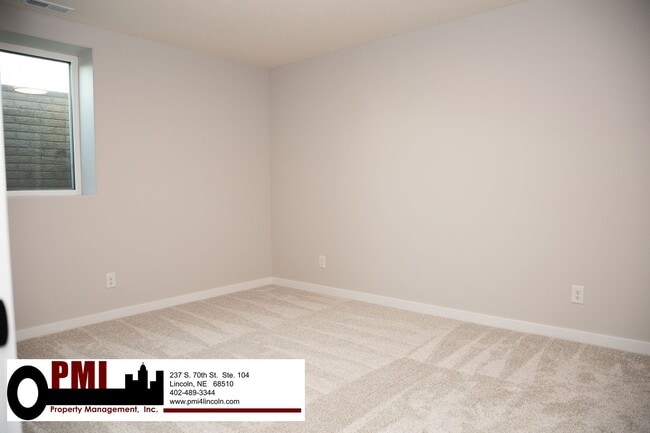 Building Photo - 5 Bedroom 3 bath, beautiful home in North ...