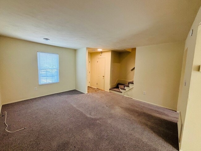 Building Photo - 2 Bedroom, 1.5 Bath Townhouse