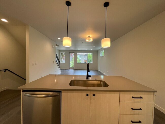 Building Photo - Sellwood-Moreland 2 Bedroom 2.5 Bath BRAND NEW Condo Convienent to OHSU~ Includes A/C and Washer ...