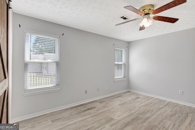 Building Photo - 506 Iris Glen