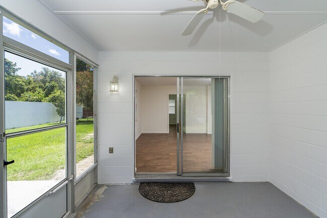 Building Photo - 1040 Dorado Dr