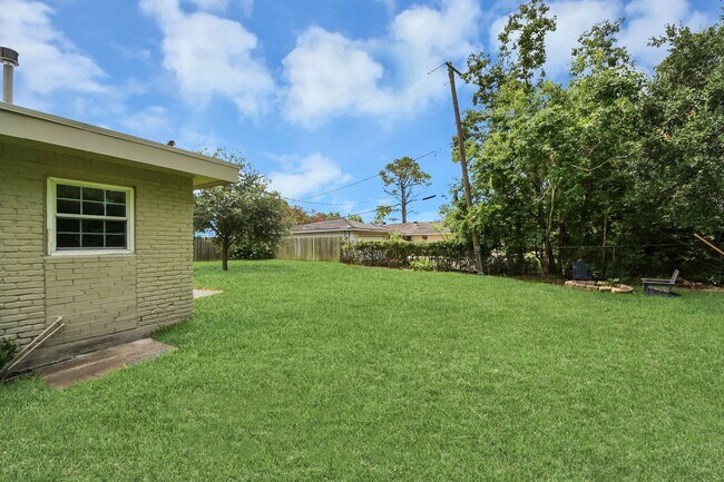 Building Photo - 4011 Ebbtide Dr
