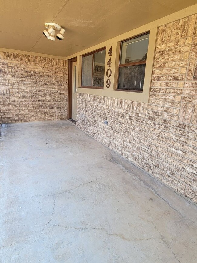Primary Photo - Spacious 3 Bedroom Available NOW!