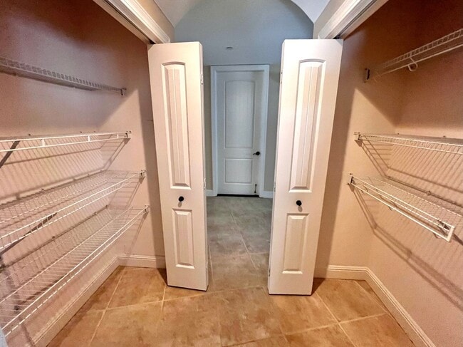 Building Photo - Hidden Gem at the End of the Cul-de-Sac!