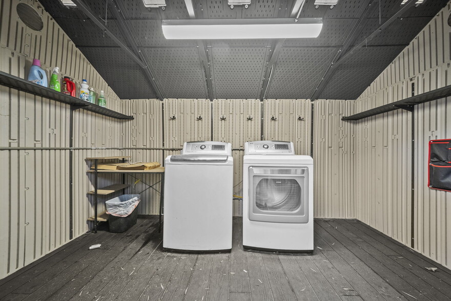 Building Photo - 8647 Corbin Ave