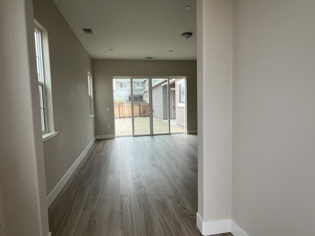 Building Photo - 3068 El Capitan Dr
