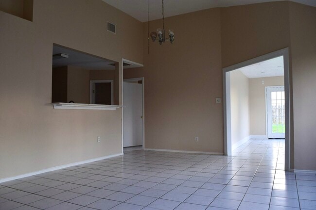 Building Photo - 15511 Scenic Haven Dr