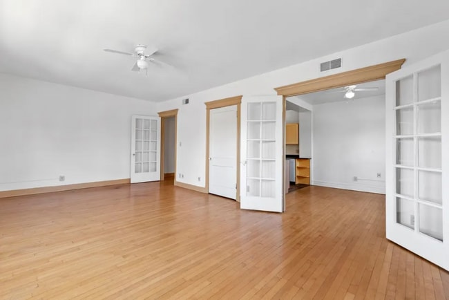 Building Photo - 2217 W Wisconsin Ave