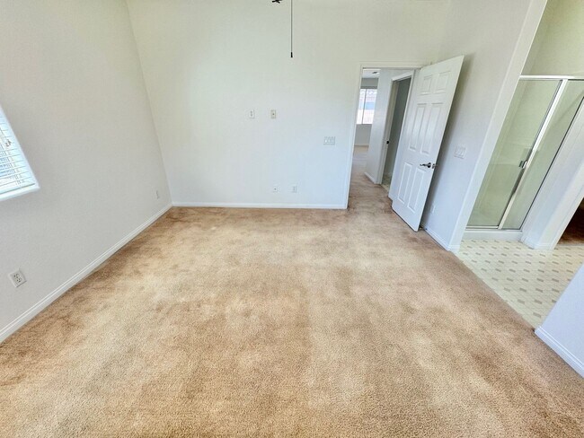 Building Photo - BEAUTIFUL 4 BEDROOM HOME IN GUARD GATED CO...