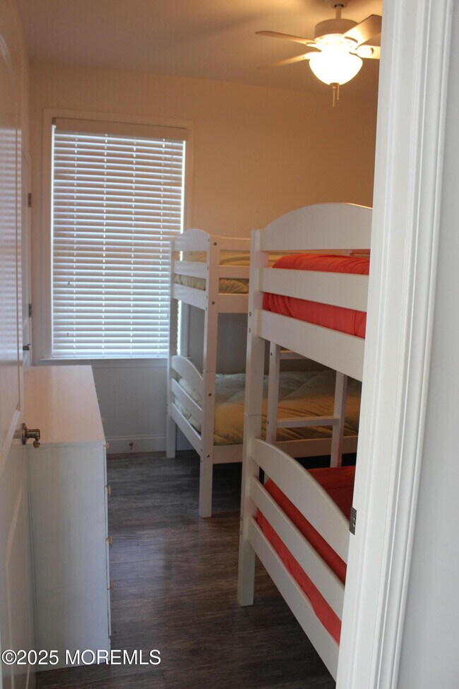 Building Photo - 128 W Osprey Way