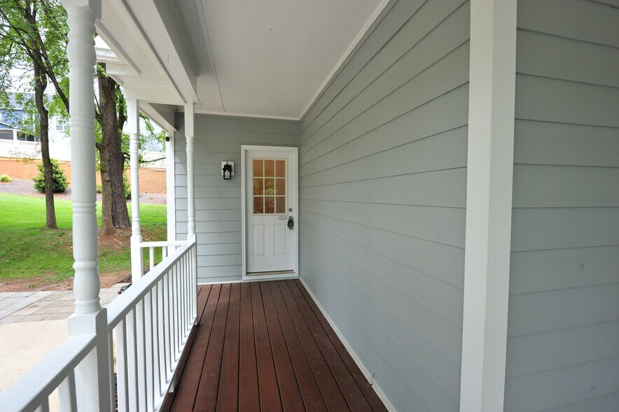 Building Photo - 962 Saint Catherines Dr