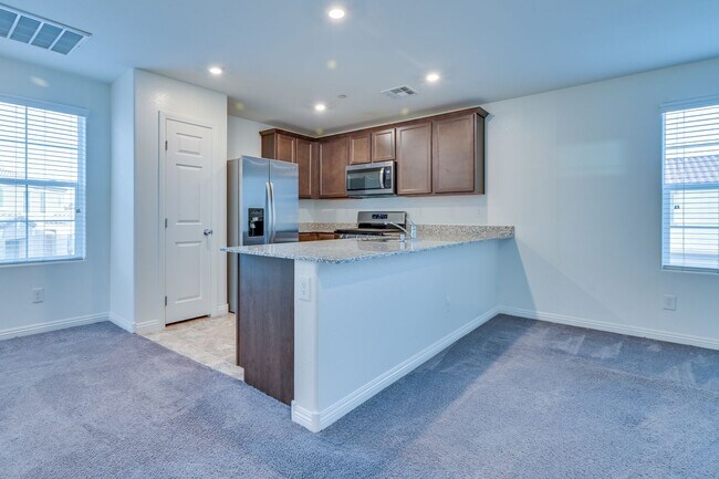 Building Photo - SE!!  Gated!! Community Pool!! Clubhouse!! Fitness Center!! Up Graded Appliances!!! 2 Car Garage!!