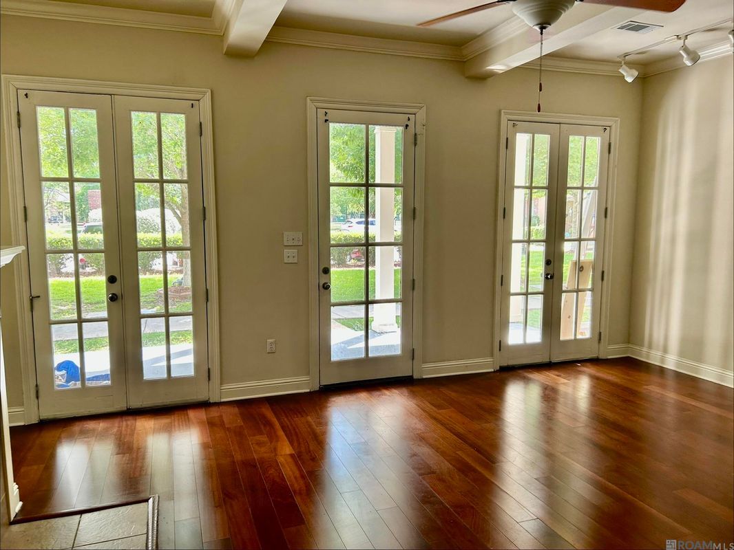 Building Photo - 2137 S Commerce Ave