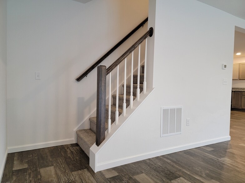 Building Photo - 140 Robert Cir