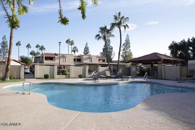 Building Photo - 850 S River Dr