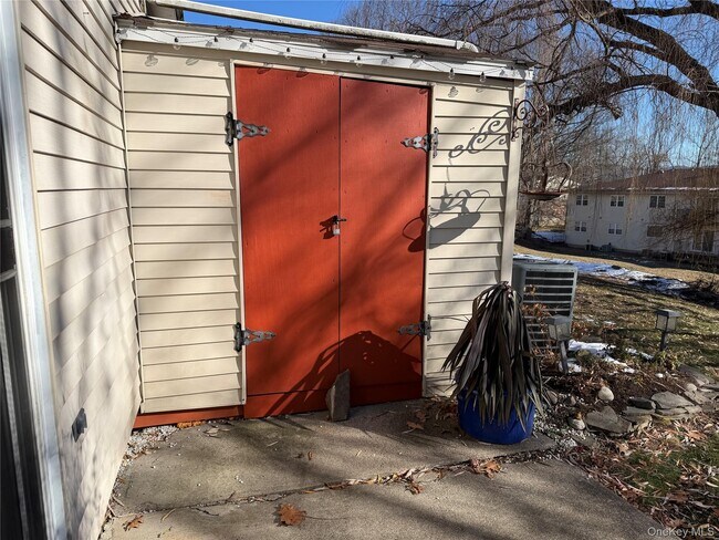 Building Photo - 276 Temple Hill Rd