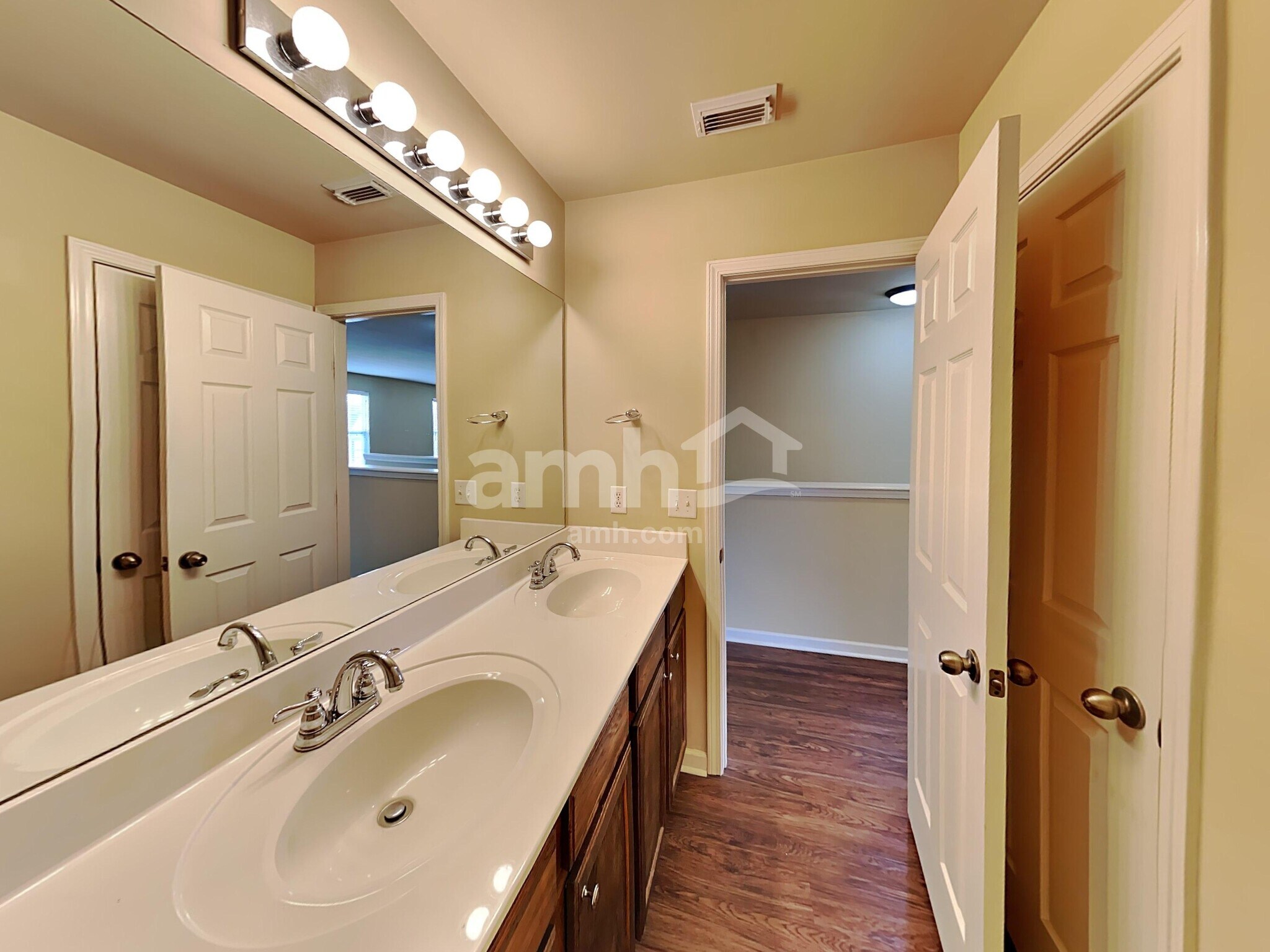 Building Photo - 2128 Branch Oak Trl