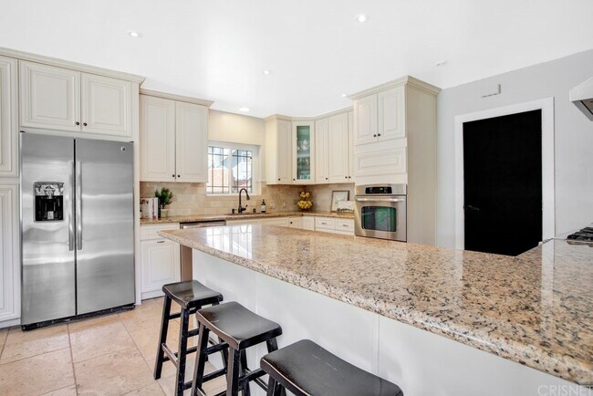 Kitchen with all appliances - 8601 Santa Susana Plz